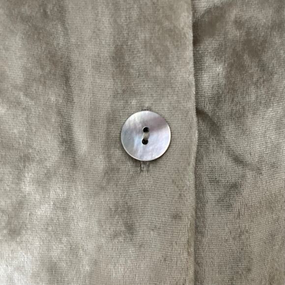 Vince Top Womens Medium Gray Velvet Silk Button Up Front Quiet Luxury Preppy - Picture 11 of 14